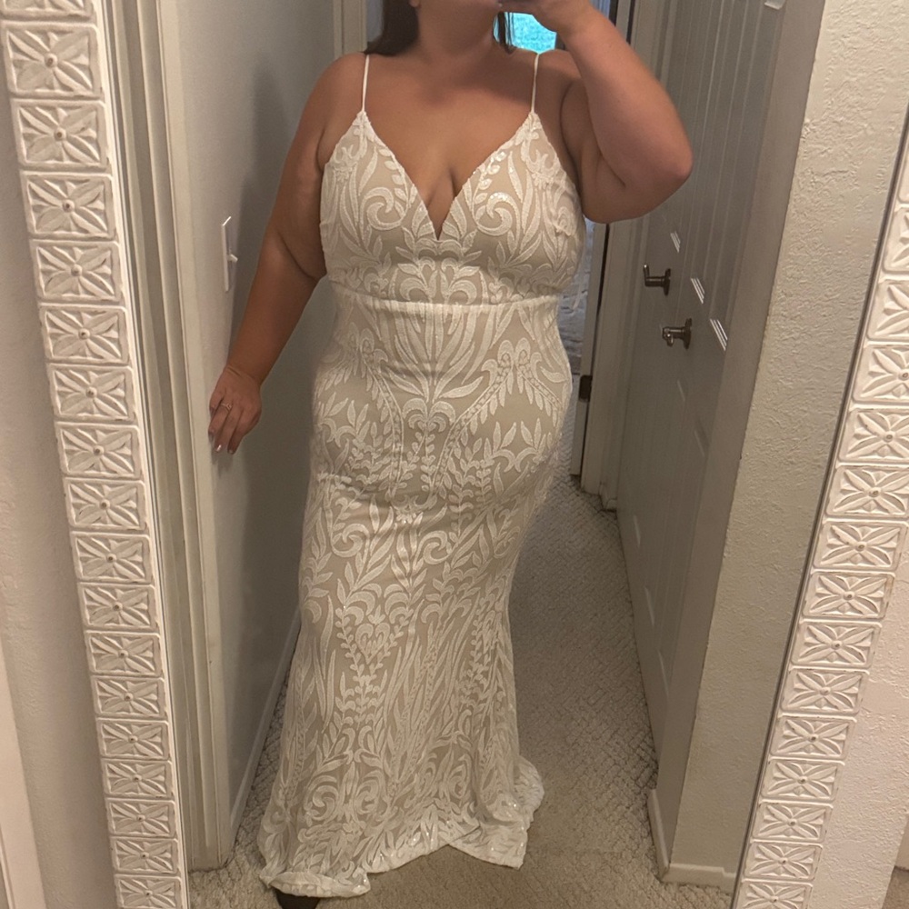 Fashion Nova White Patterned Maxi Dress
